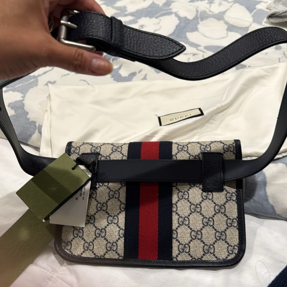Brand new AUTHENTIC never worn GUCCI fanny - Picture 4 of 5